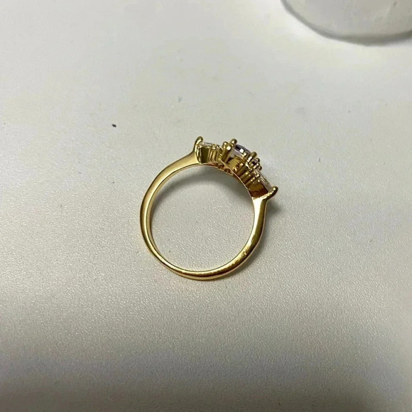 Gold Plated with Amethyst purple coloured middle stone ring - size 6 - Picture 4 of 5